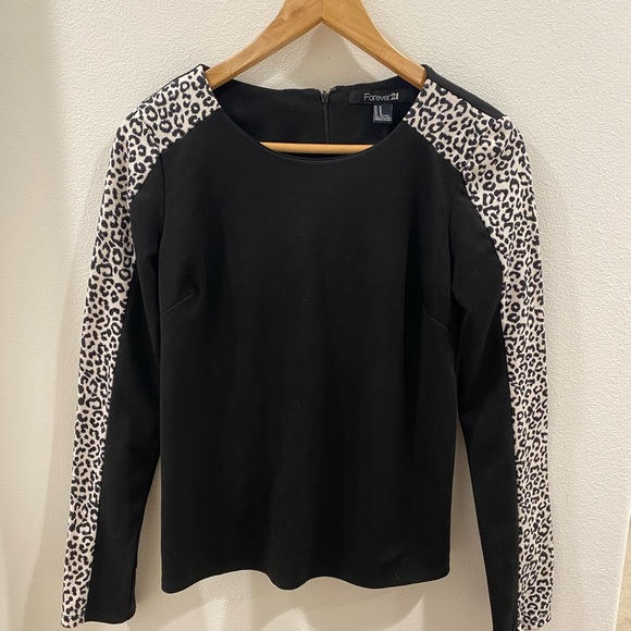 Cheetah sweatshirt - Picture 2 of 5